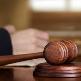 Vyhráli 37 milionů, musí je do koruny vrátit casinu